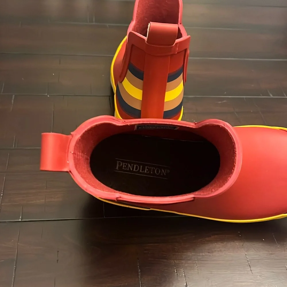 Pendleton Zion National Park Chelsea Rain Boots new red Women’s Size 6